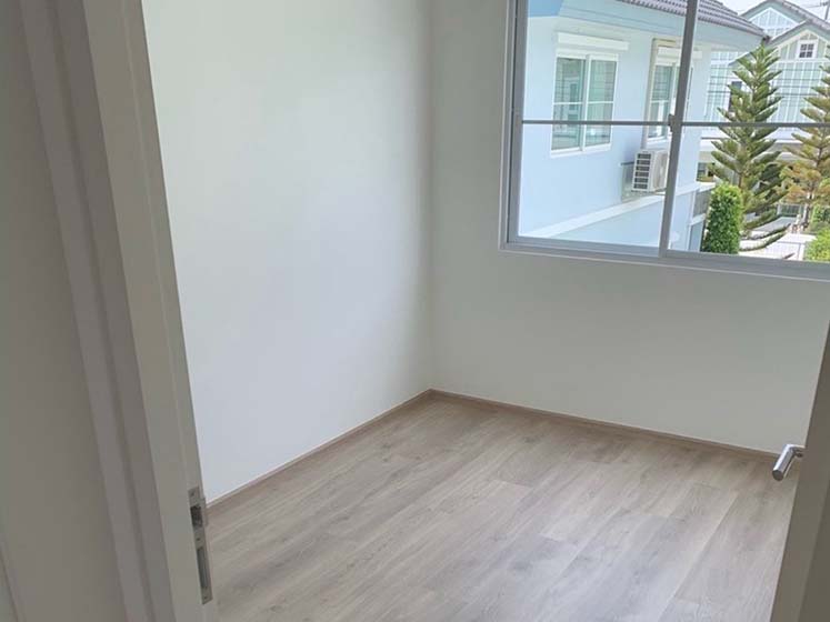 House with Shared Pool in Bangnatrad 